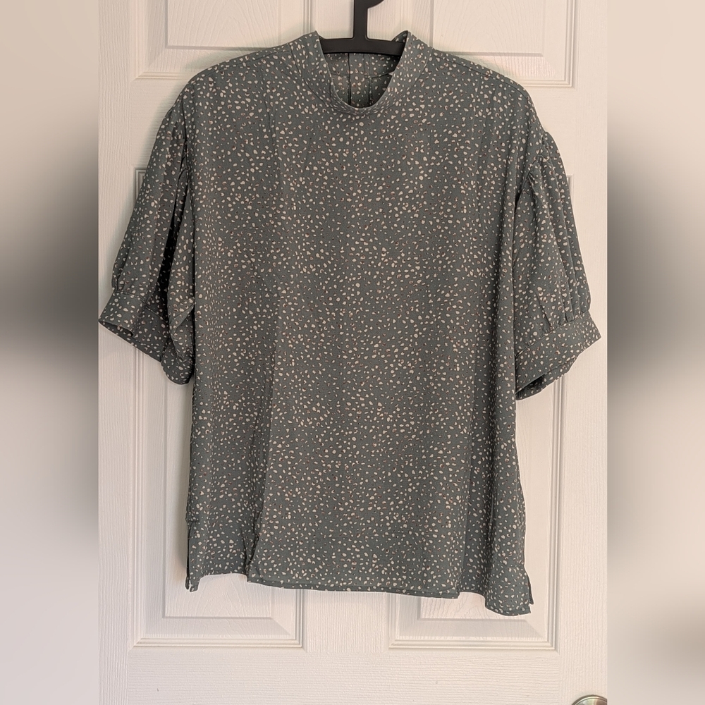 Reitmans Green and White Boxy Blouse
